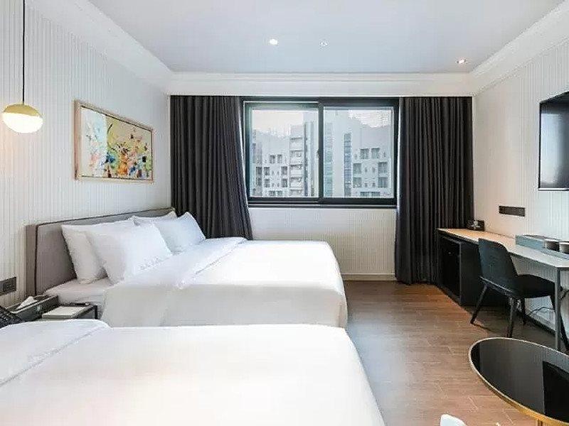 Brown Dot Hotel Джинджу Екстериор снимка