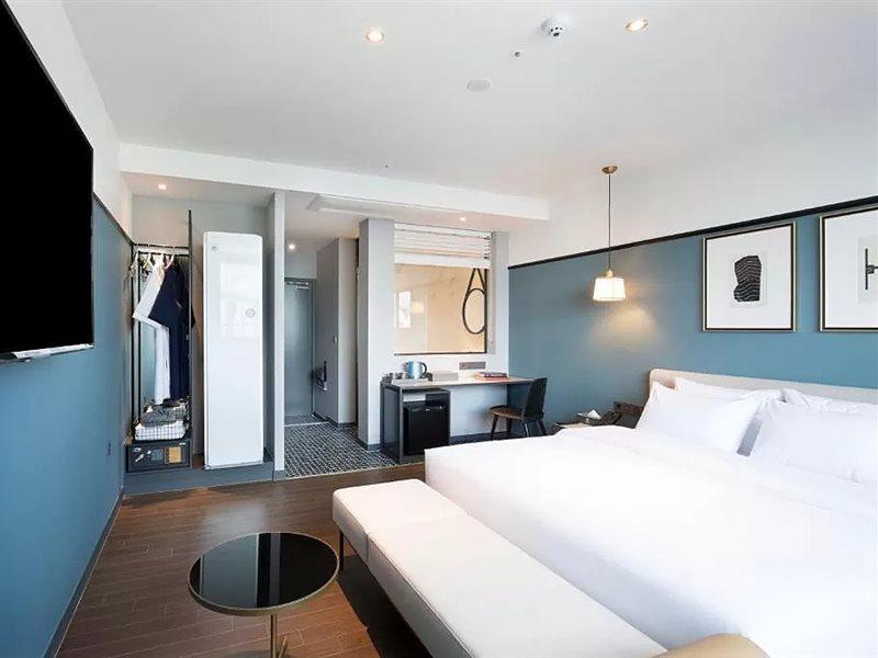 Brown Dot Hotel Джинджу Екстериор снимка