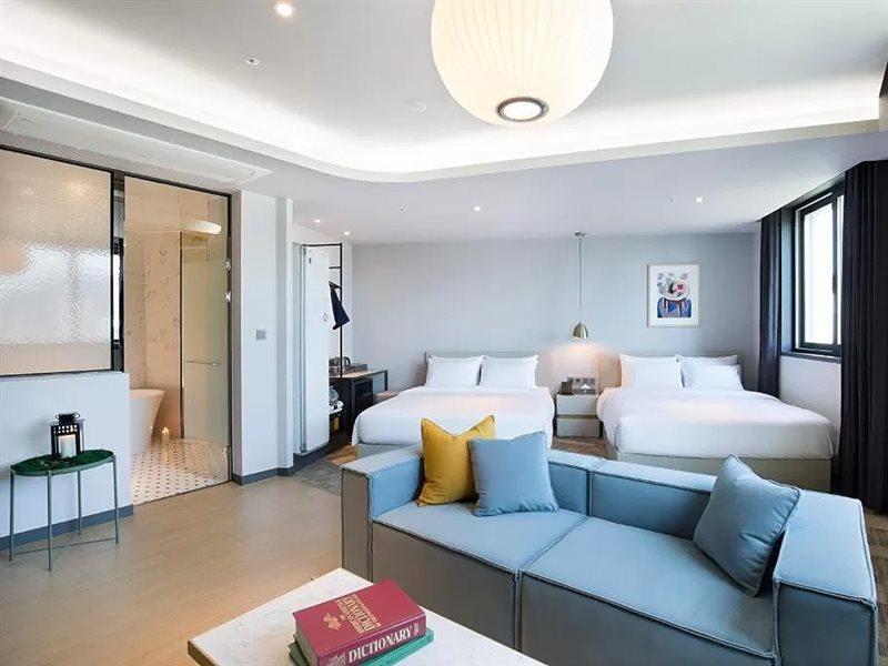 Brown Dot Hotel Джинджу Екстериор снимка