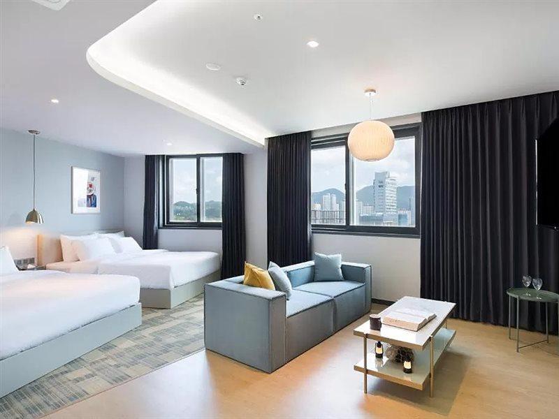 Brown Dot Hotel Джинджу Екстериор снимка