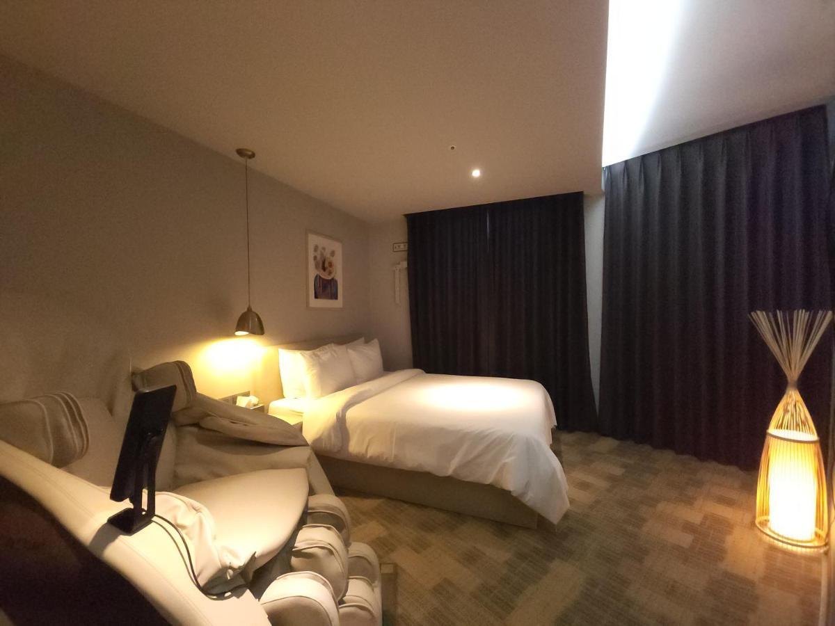 Brown Dot Hotel Джинджу Екстериор снимка