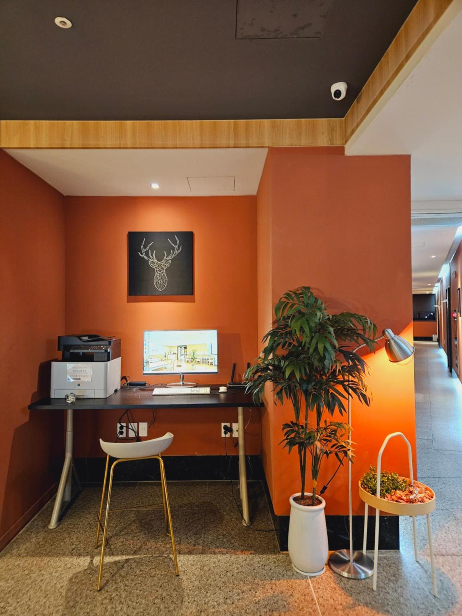 Brown Dot Hotel Джинджу Екстериор снимка