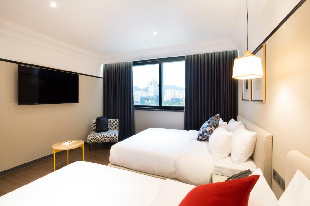 Brown Dot Hotel Джинджу Екстериор снимка